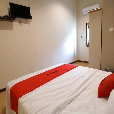 Reddoorz Plus Near Universitas Sumatera Utara Medan Exterior photo