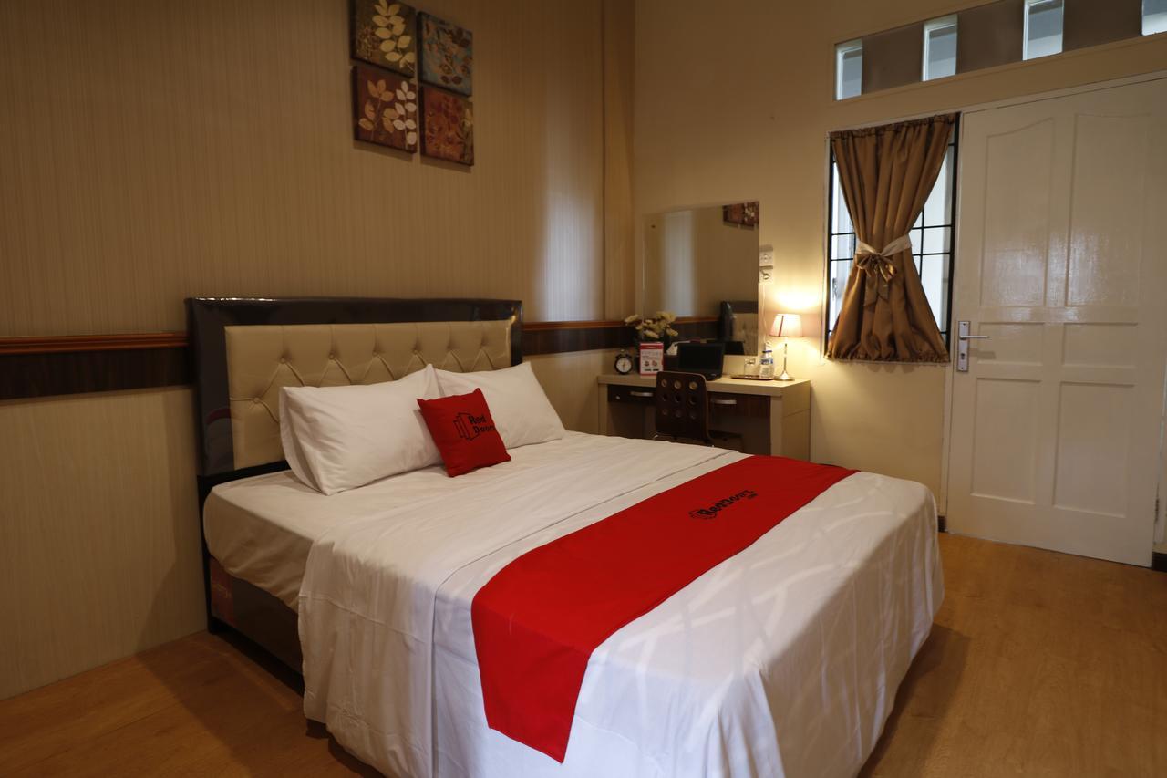 Reddoorz Plus Near Universitas Sumatera Utara Medan Exterior photo