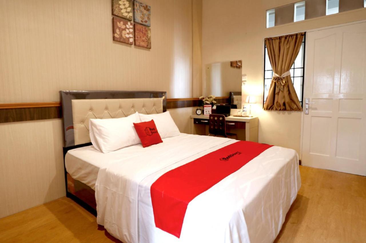 Reddoorz Plus Near Universitas Sumatera Utara Medan Exterior photo